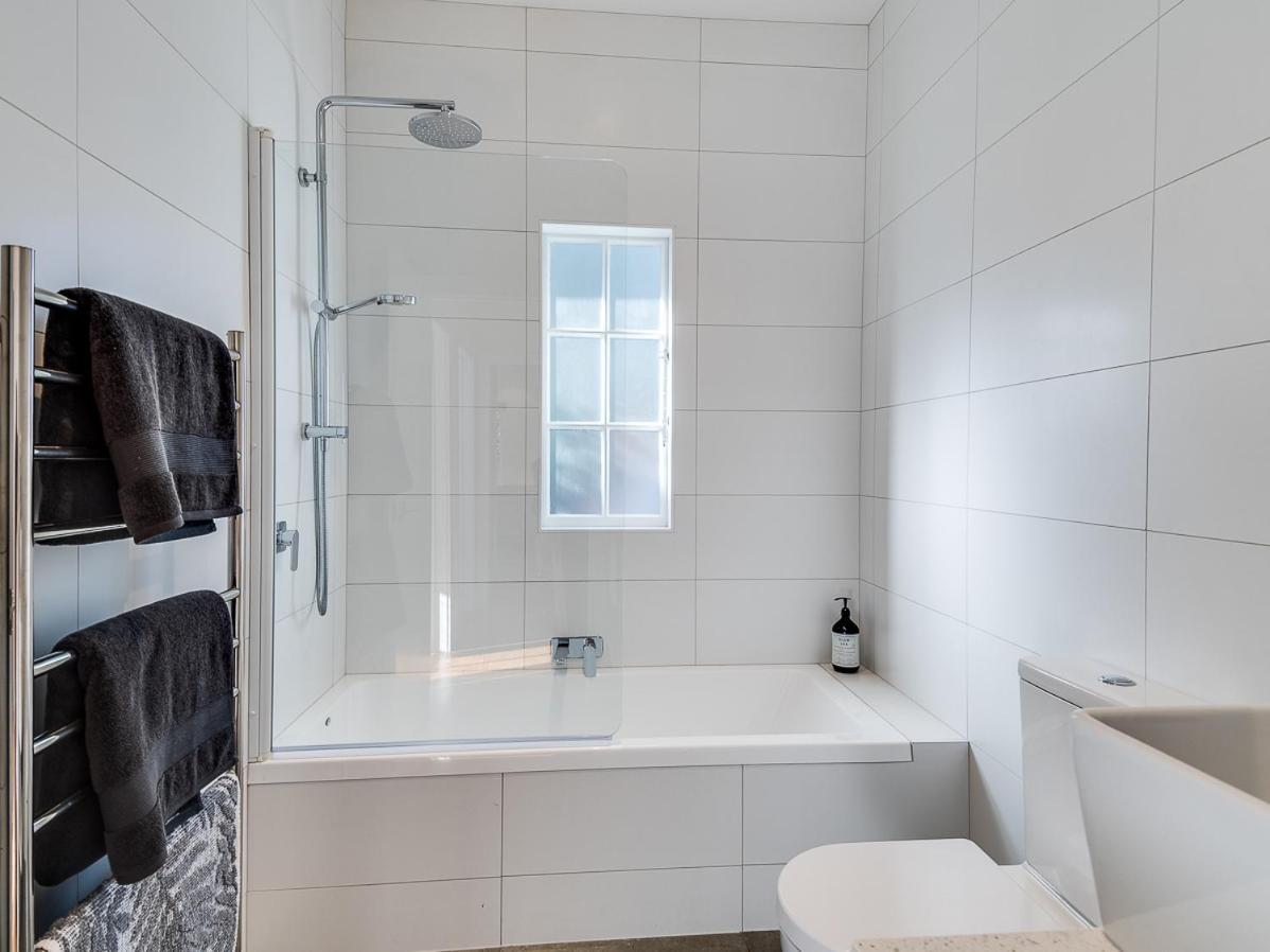 Gem On Gillean - Havelock North Holiday Home Экстерьер фото
